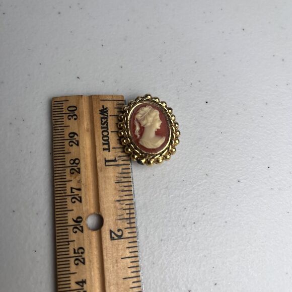 Vintage Cameo Brooches Ornate Gold Tone Oval Carved Resin Pin Jewelry Lot of 2 - Picture 11 of 13